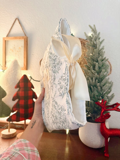 Holly Evergreen Bible Sleeve