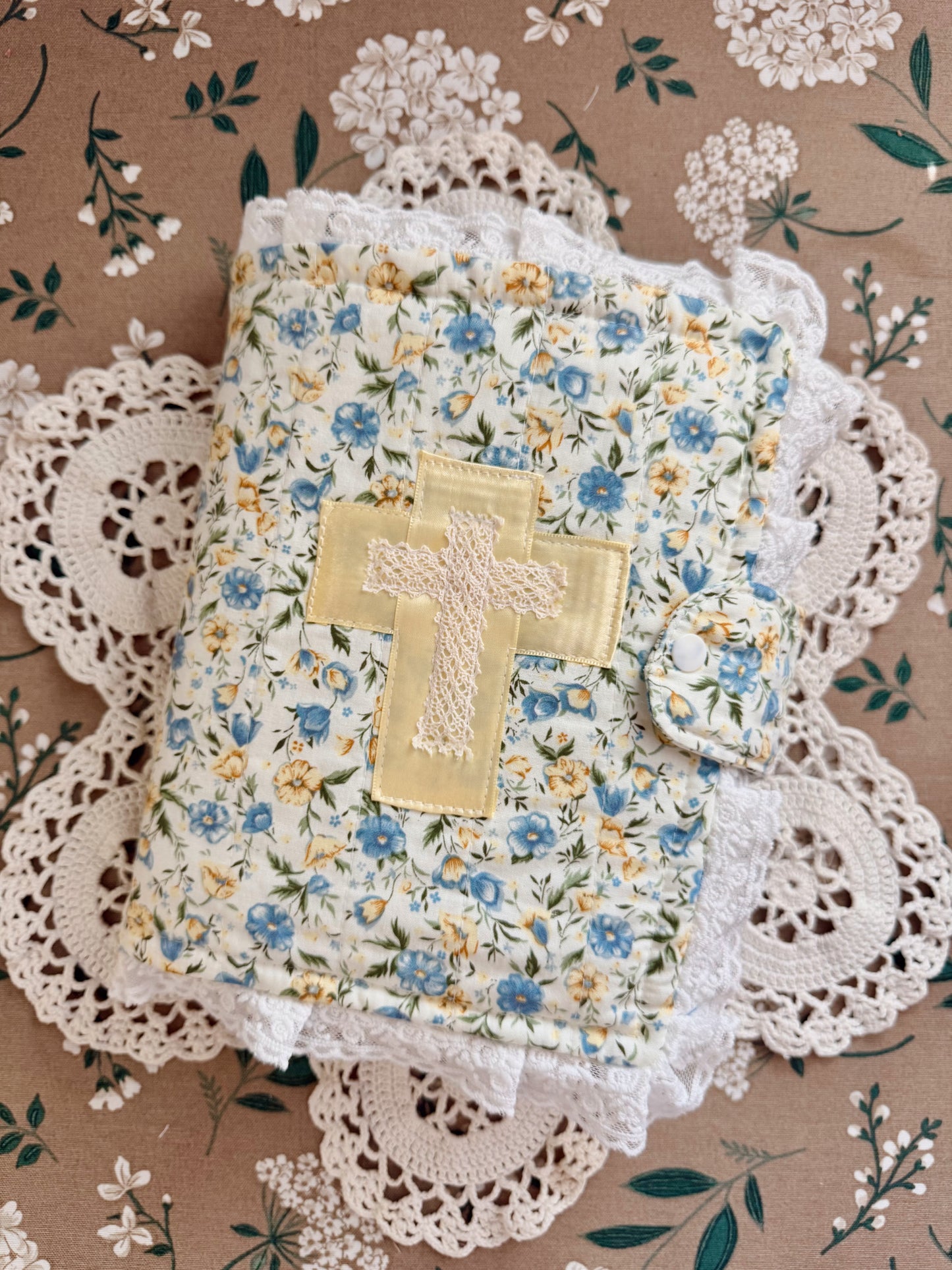 Country Bloom Quilted Bible Wrap