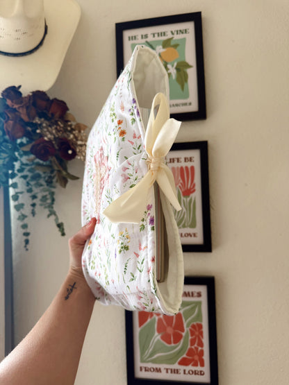 Esther's Garden Quilted Bible Sleeve