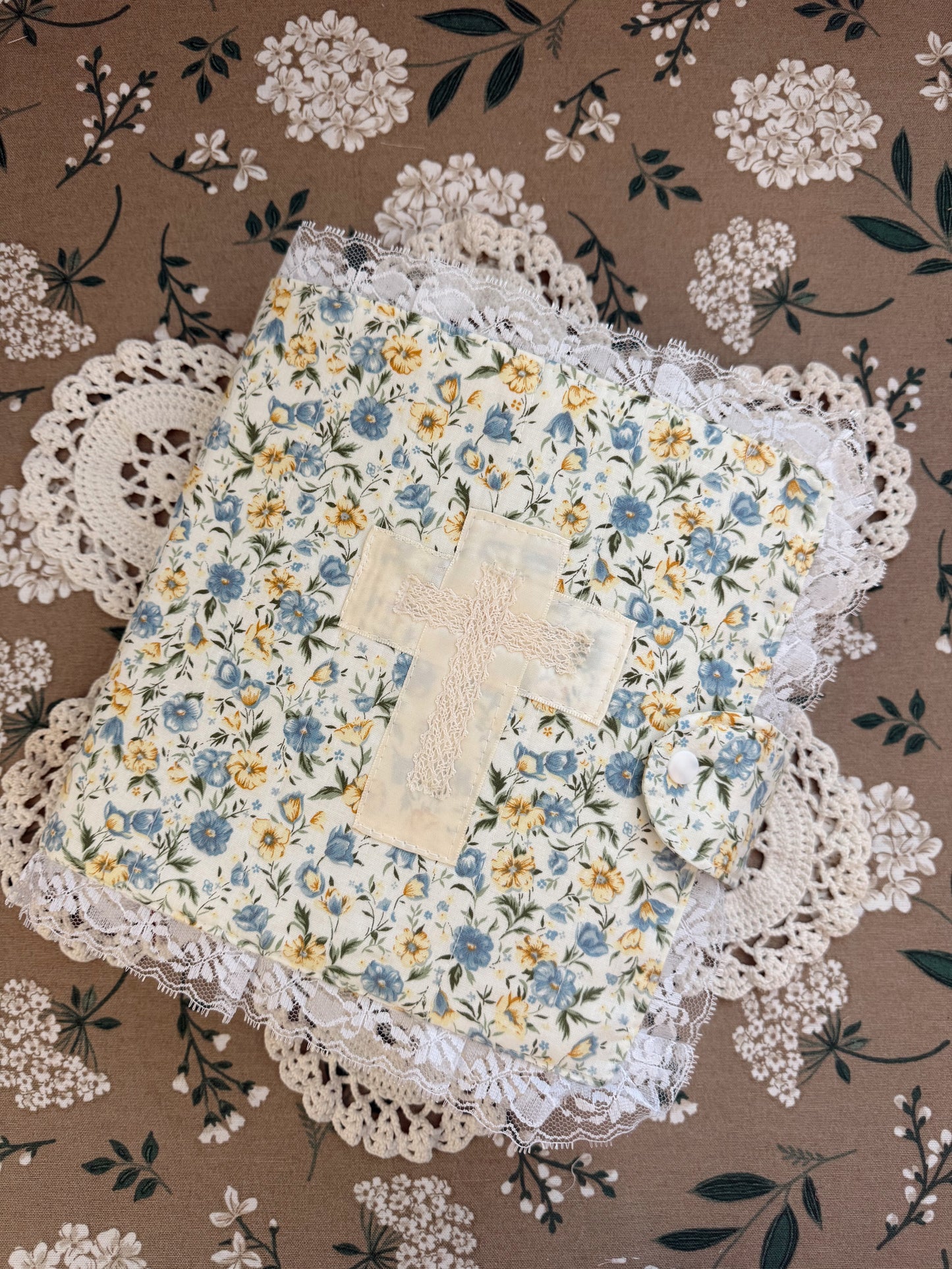Country Bloom Quilted Bible Wrap
